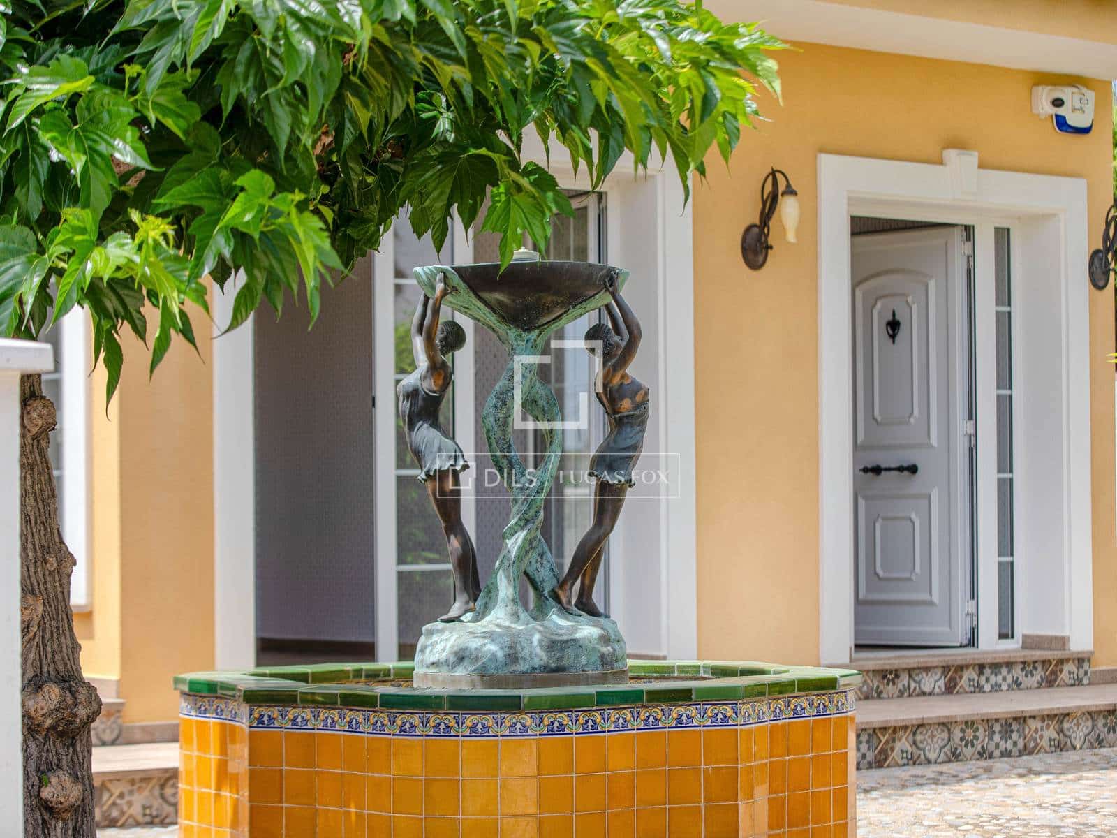 4 slaapkamer Villa te koop in Empuriabrava met zwembad garage - € 995.000 (Ref: 9918976)