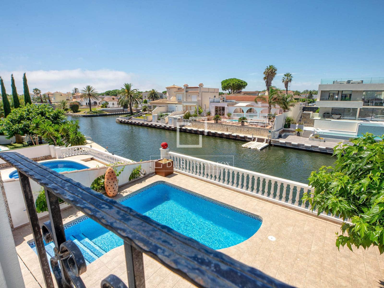 4 slaapkamer Villa te koop in Empuriabrava met zwembad garage - € 995.000 (Ref: 9918976)