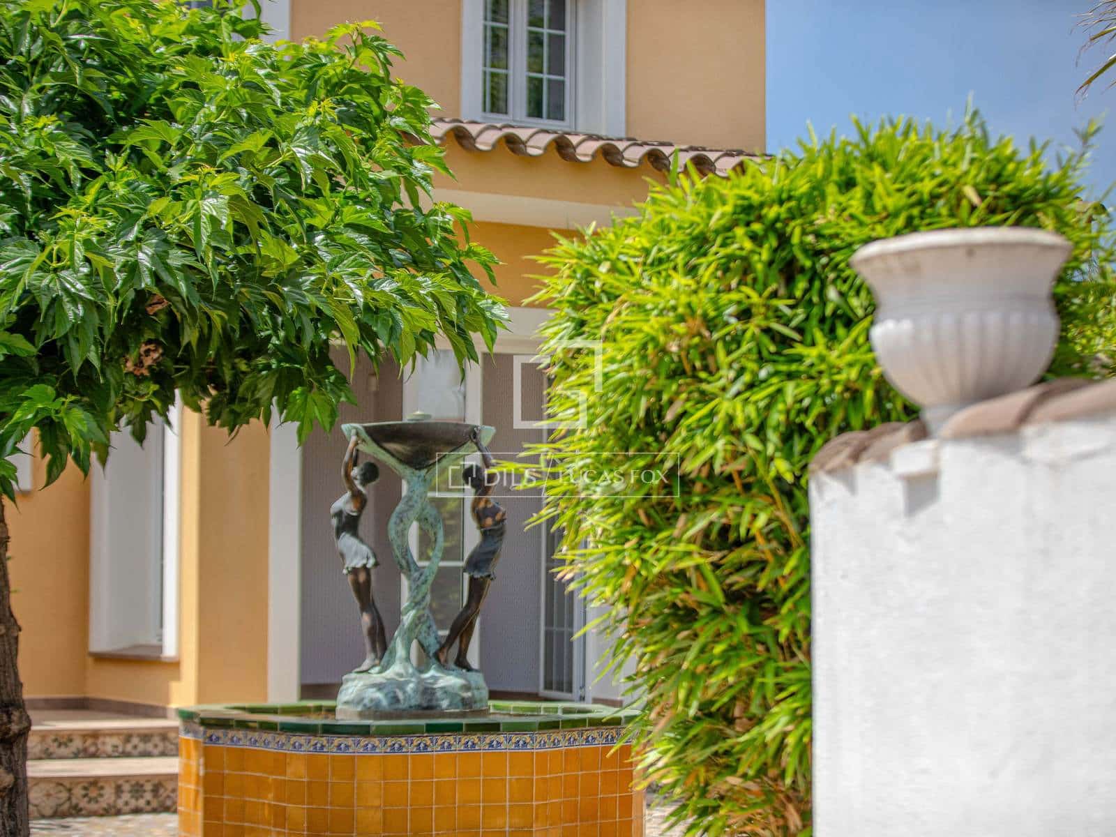 4 slaapkamer Villa te koop in Empuriabrava met zwembad garage - € 995.000 (Ref: 9918976)