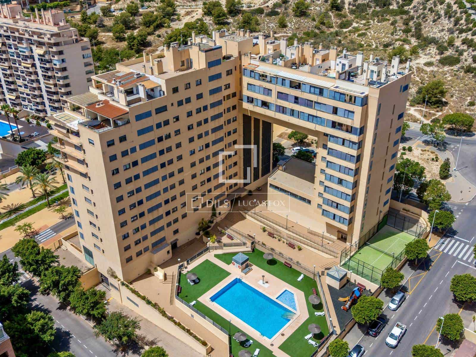 2 soveværelse Lejlighed til salg i Benidorm med swimmingpool garage - € 395.000 (Ref: 9919065)
