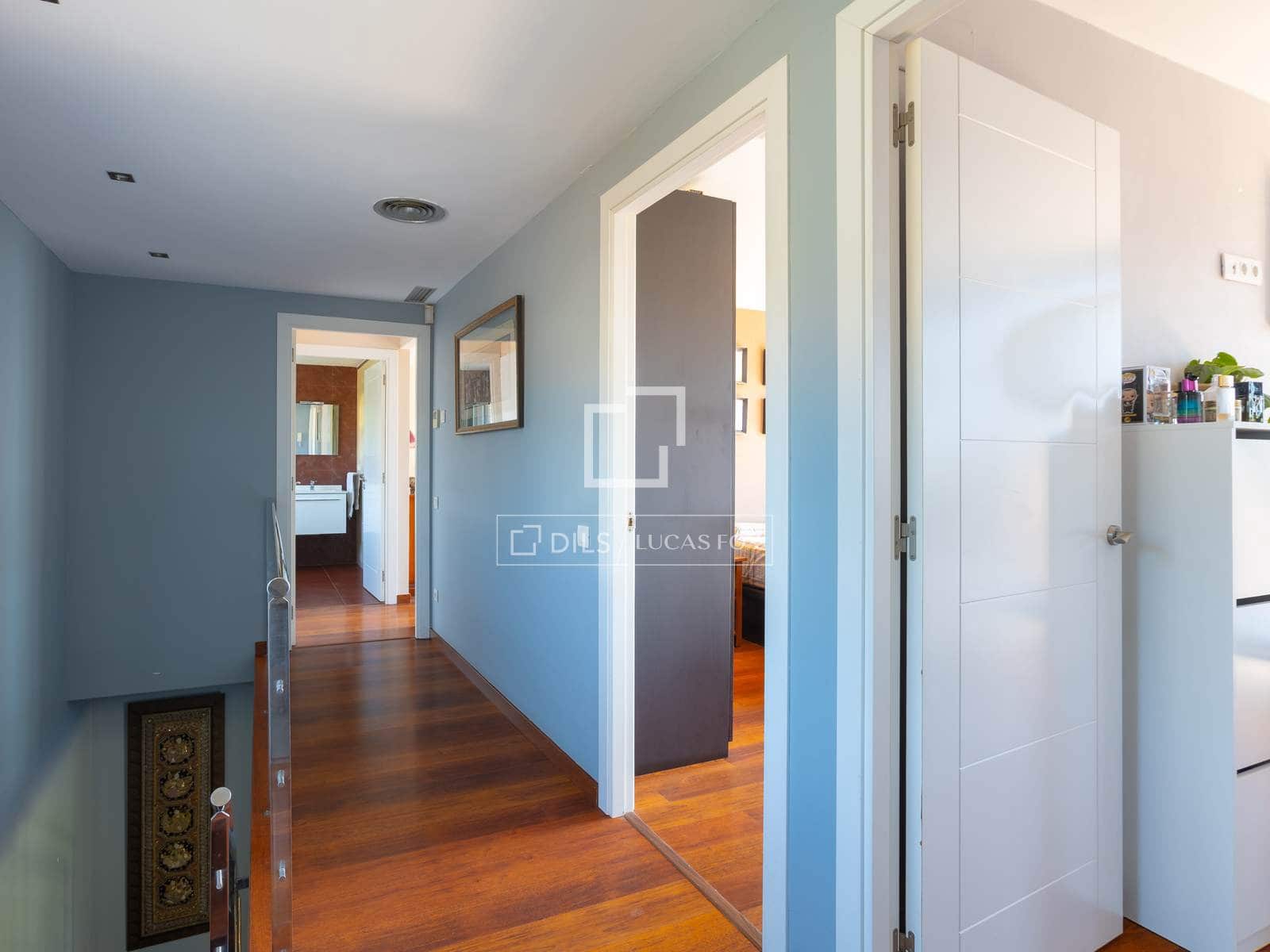 5 slaapkamer Villa te koop in Sant Vicenc de Montalt met garage - € 948.000 (Ref: 9919067)