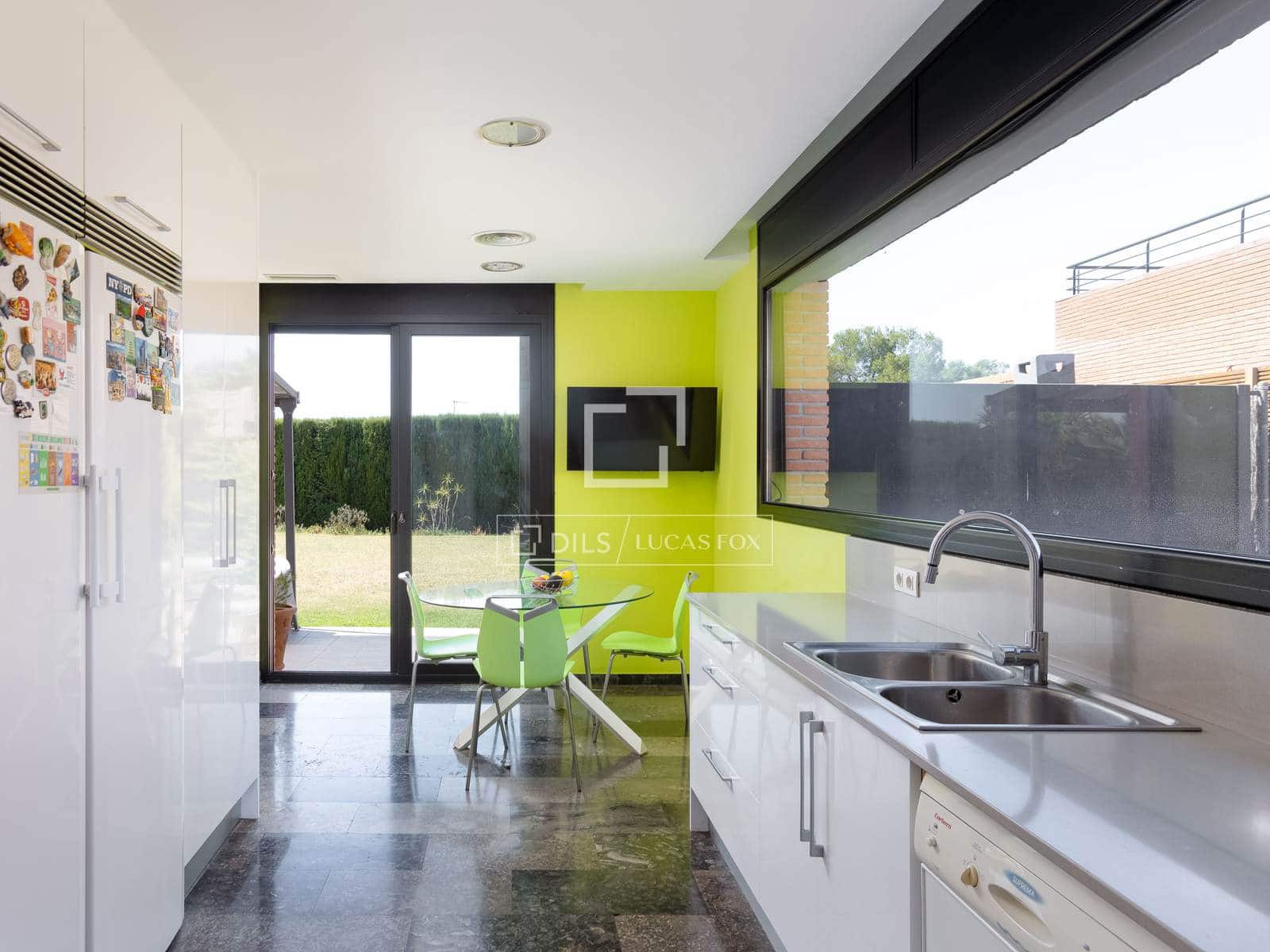 5 slaapkamer Villa te koop in Sant Vicenc de Montalt met garage - € 948.000 (Ref: 9919067)