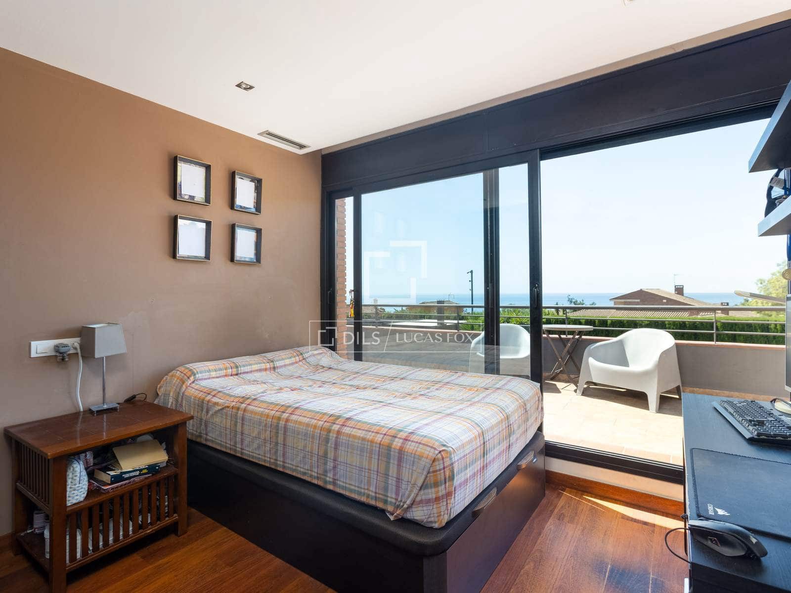 5 slaapkamer Villa te koop in Sant Vicenc de Montalt met garage - € 948.000 (Ref: 9919067)