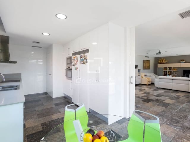 5 slaapkamer Villa te koop in Sant Vicenç de Montalt met garage - € 948.000 (Ref: 9919067)