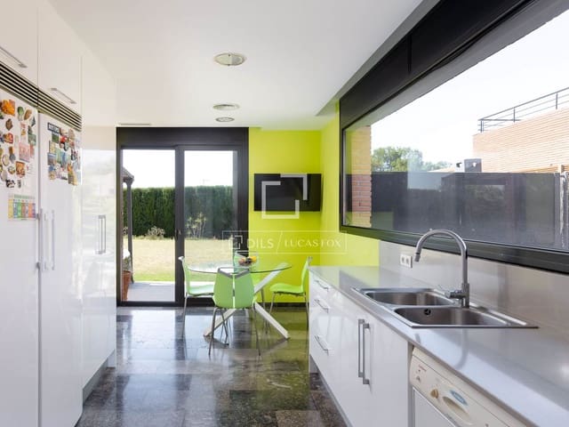 5 slaapkamer Villa te koop in Sant Vicenç de Montalt met garage - € 948.000 (Ref: 9919067)
