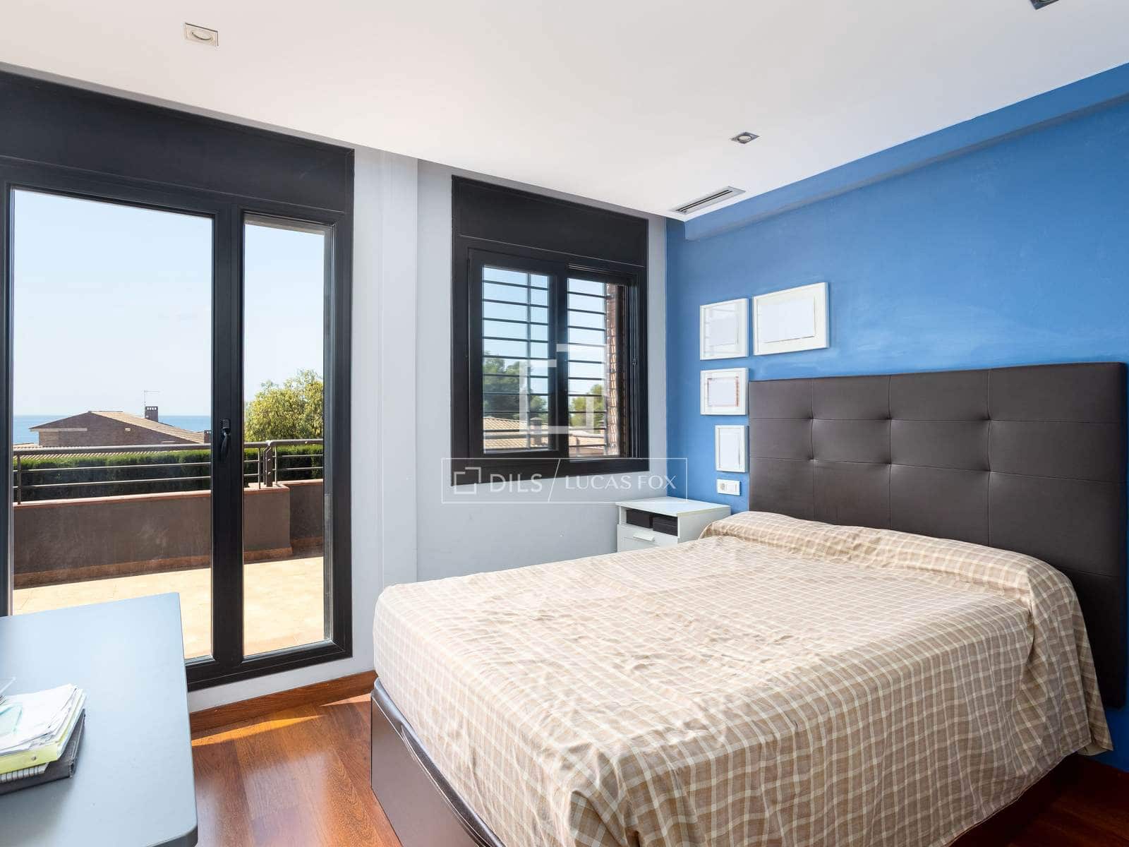 5 slaapkamer Villa te koop in Sant Vicenc de Montalt met garage - € 948.000 (Ref: 9919067)