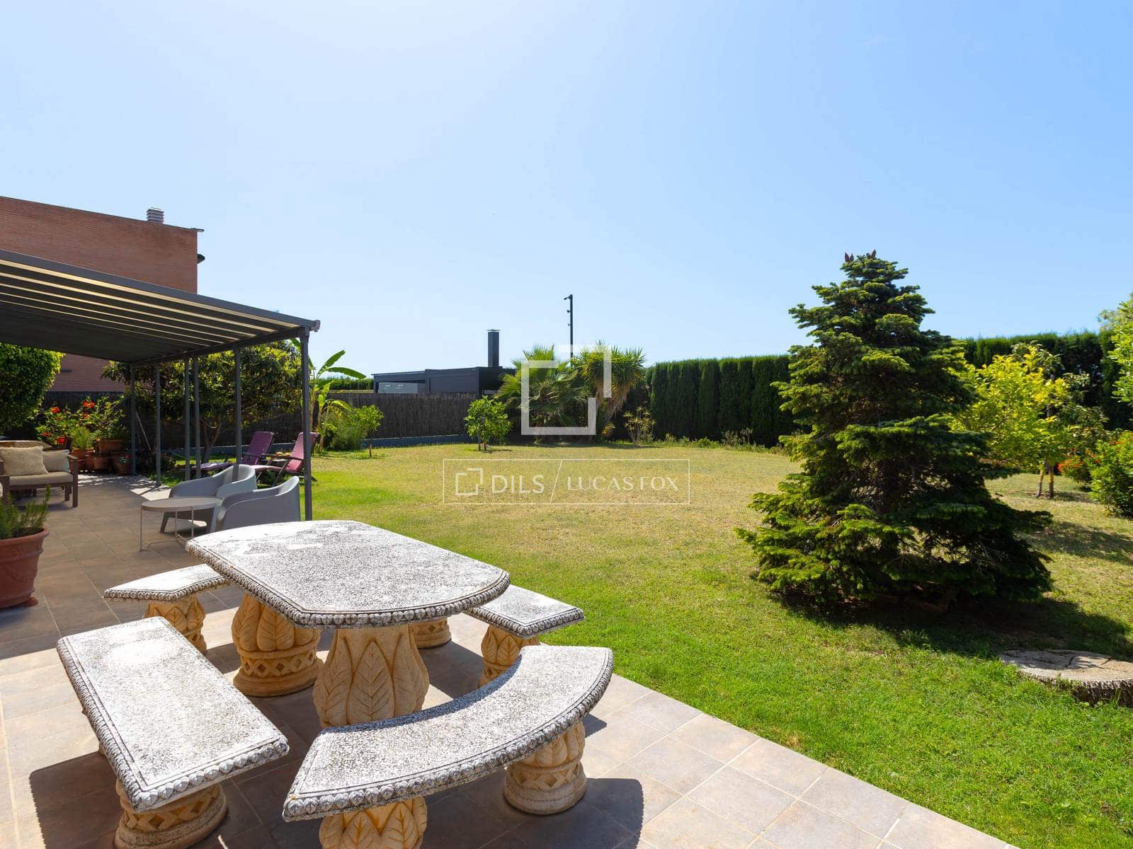 5 slaapkamer Villa te koop in Sant Vicenc de Montalt met garage - € 948.000 (Ref: 9919067)