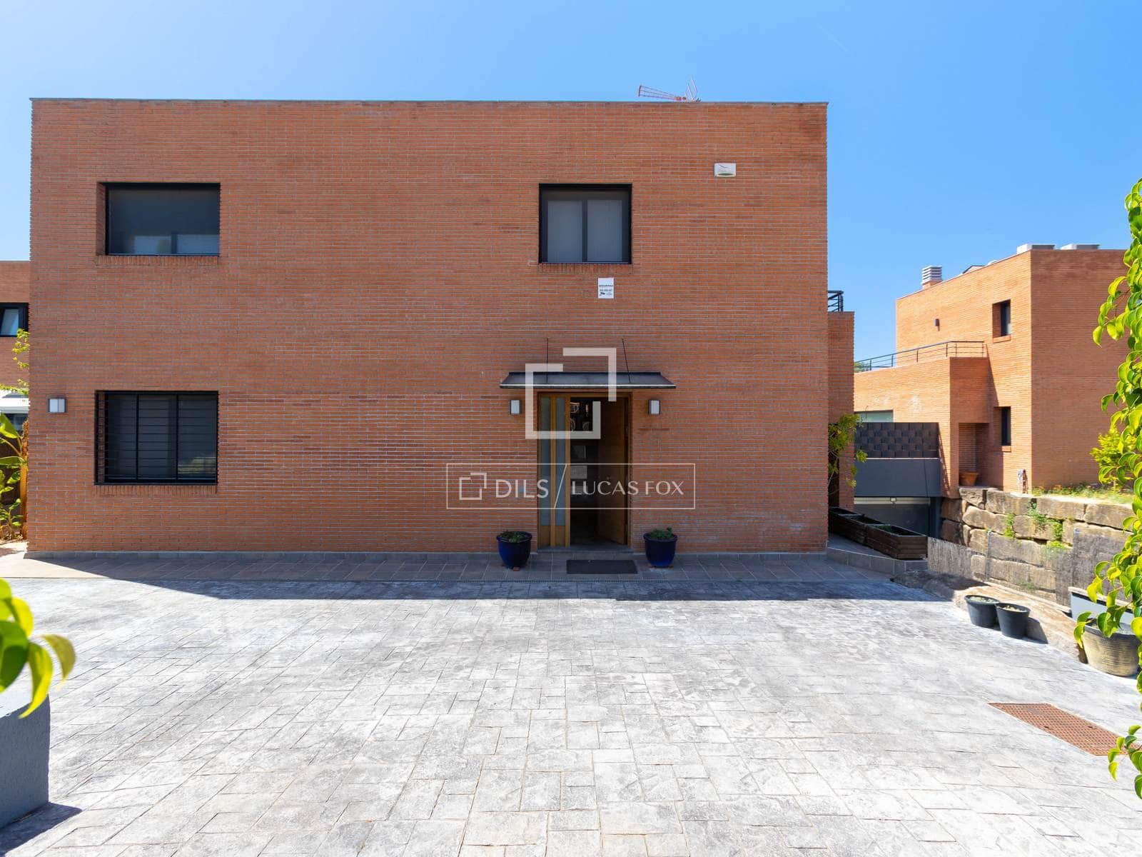 5 slaapkamer Villa te koop in Sant Vicenc de Montalt met garage - € 948.000 (Ref: 9919067)