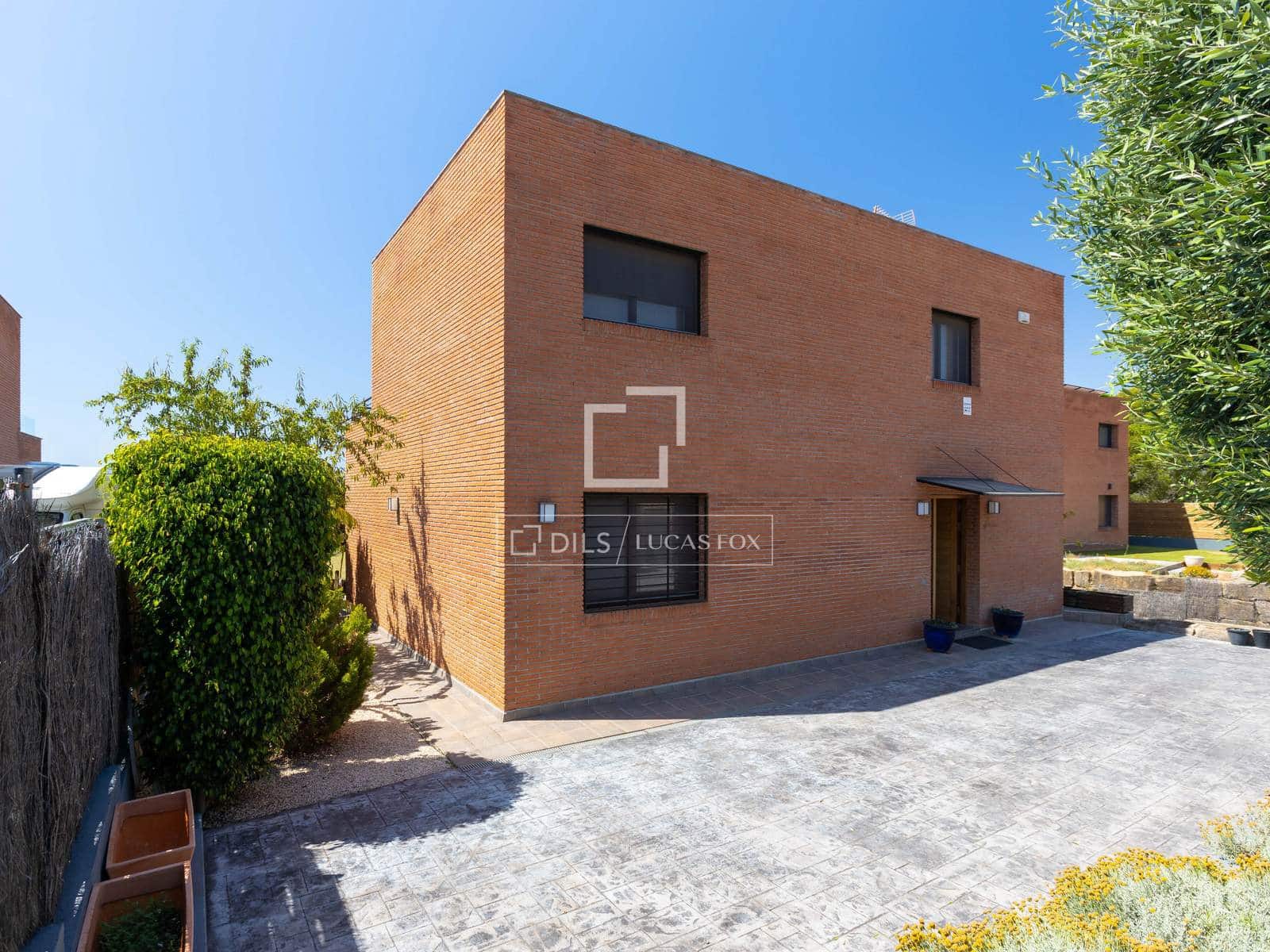 5 slaapkamer Villa te koop in Sant Vicenc de Montalt met garage - € 948.000 (Ref: 9919067)