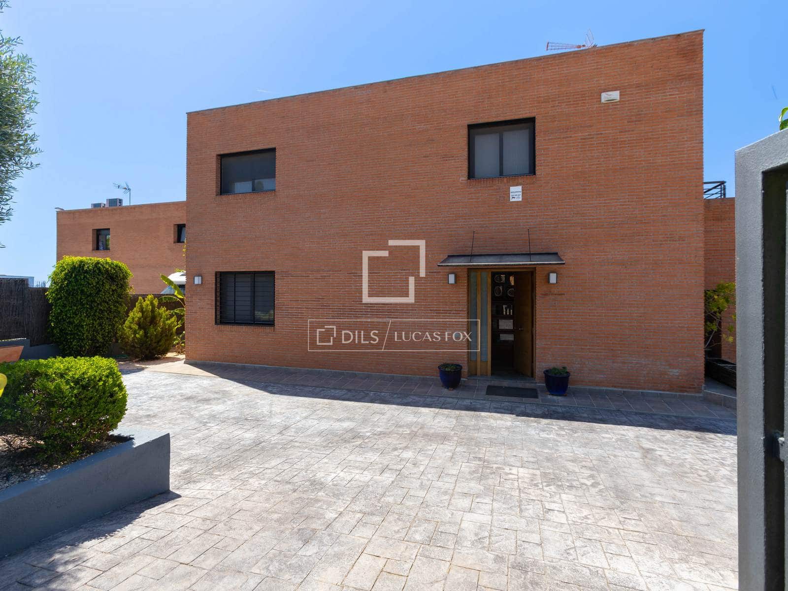 5 slaapkamer Villa te koop in Sant Vicenc de Montalt met garage - € 948.000 (Ref: 9919067)