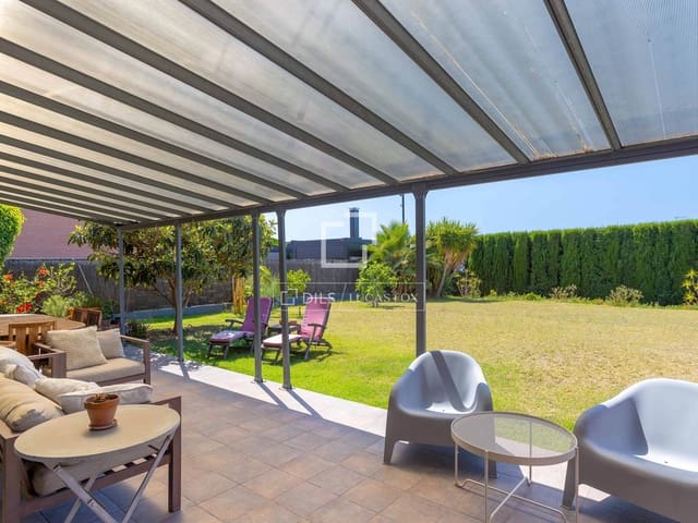 5 slaapkamer Villa te koop in Sant Vicenç de Montalt met garage - € 948.000 (Ref: 9919067)