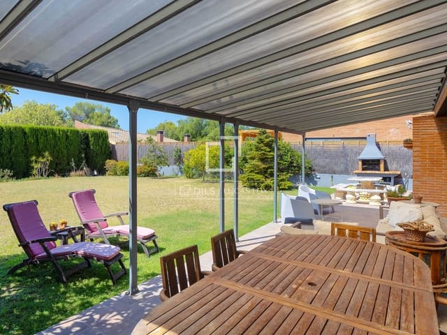 5 slaapkamer Villa te koop in Sant Vicenç de Montalt met garage - € 948.000 (Ref: 9919067)