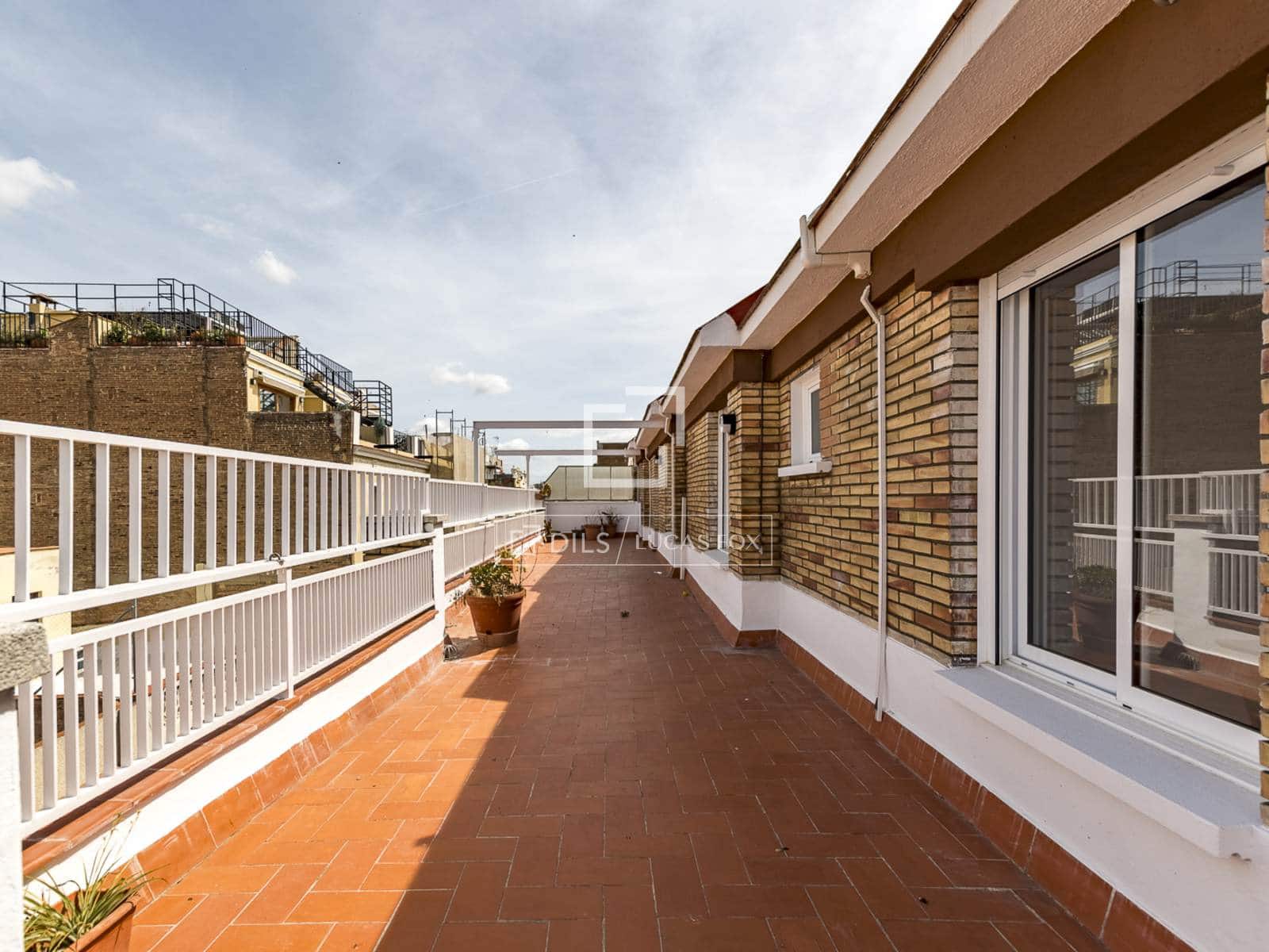 3 soveværelse Penthouse til salg i Barcelona by - € 1.090.000 (Ref: 9921052)