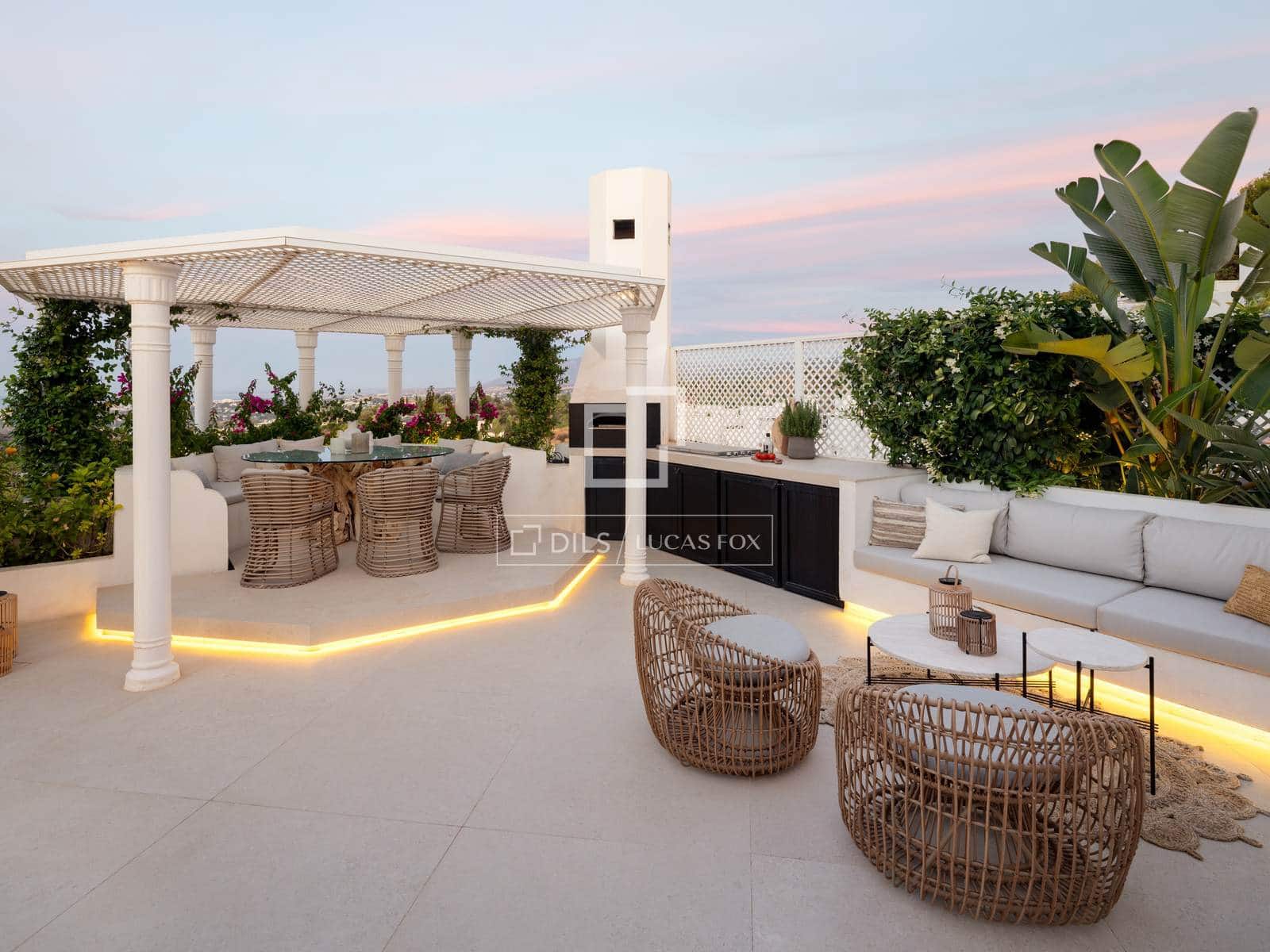 4 chambre Penthouse à vendre à Marbella avec piscine garage - 2 495 000 € (Ref: 9921053)