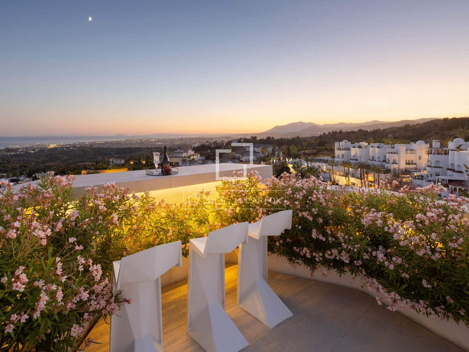 4 chambre Penthouse à vendre à Marbella avec piscine garage - 2 495 000 € (Ref: 9921053)