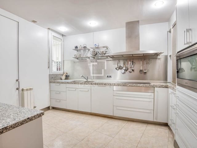 4 chambre Appartement à vendre à Sant Feliu de Guíxols avec garage - 725 000 € (Ref: 9921054)