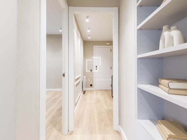 4 soveværelse Lejlighed til salg i Barcelona by - € 680.000 (Ref: 9921058)