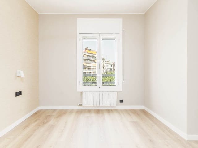 4 soveværelse Lejlighed til salg i Barcelona by - € 680.000 (Ref: 9921058)