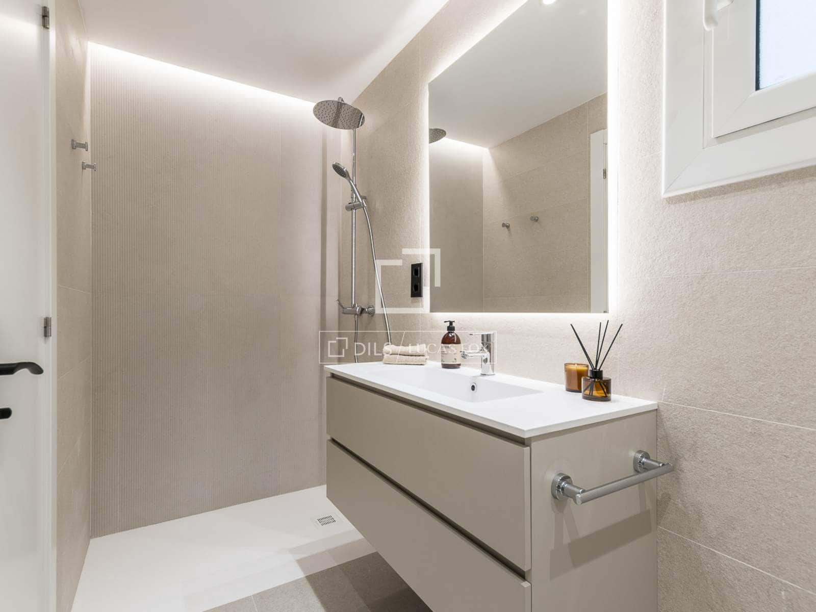 4 soveværelse Lejlighed til salg i Barcelona by - € 680.000 (Ref: 9921058)