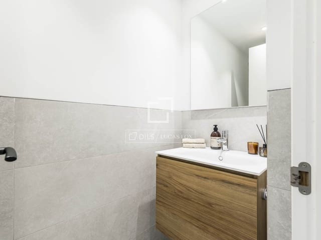 4 soveværelse Lejlighed til salg i Barcelona by - € 680.000 (Ref: 9921058)