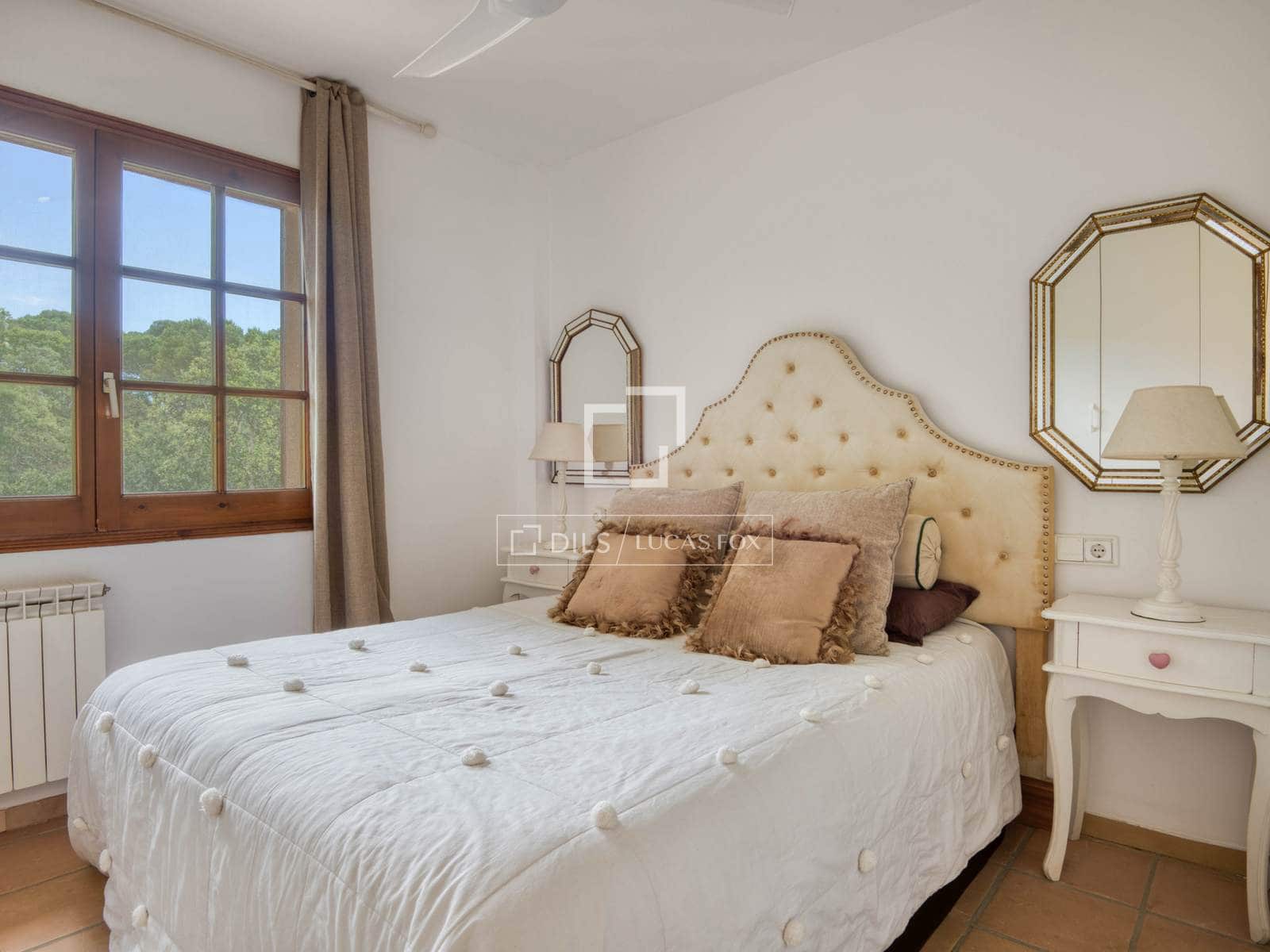 4 bedroom Villa for sale in Santa Cristina d'Aro with garage - € 395,000 (Ref: 9921143)