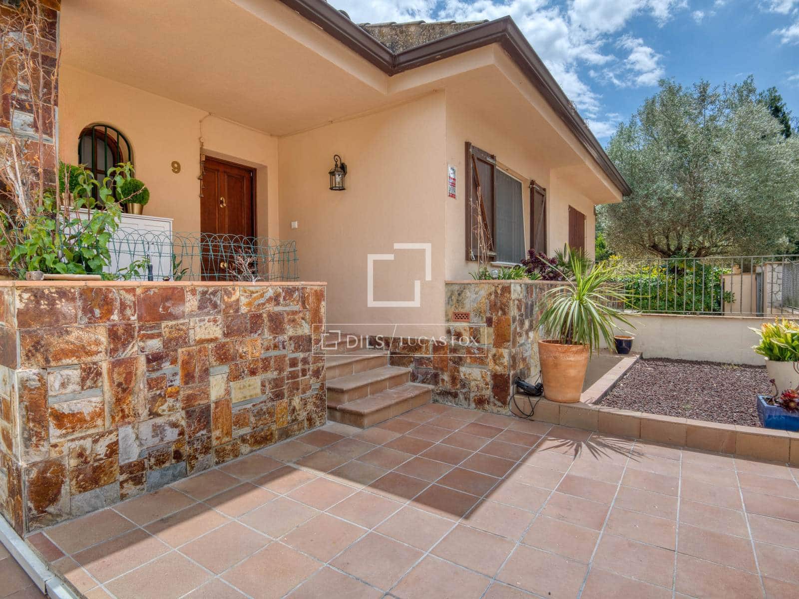4 bedroom Villa for sale in Santa Cristina d'Aro with garage - € 395,000 (Ref: 9921143)