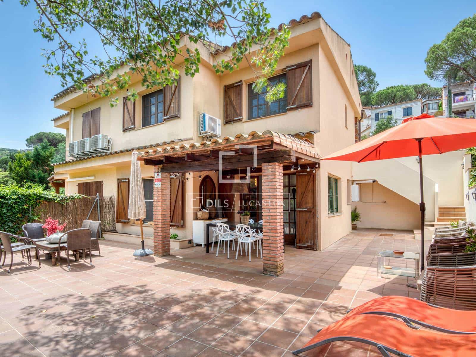 4 bedroom Villa for sale in Santa Cristina d'Aro with garage - € 395,000 (Ref: 9921143)