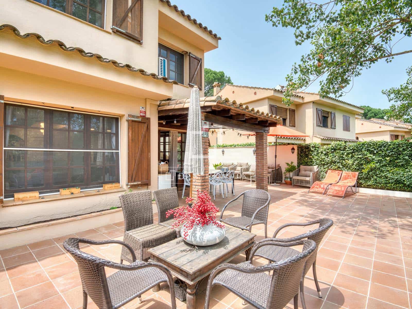 4 bedroom Villa for sale in Santa Cristina d'Aro with garage - € 395,000 (Ref: 9921143)