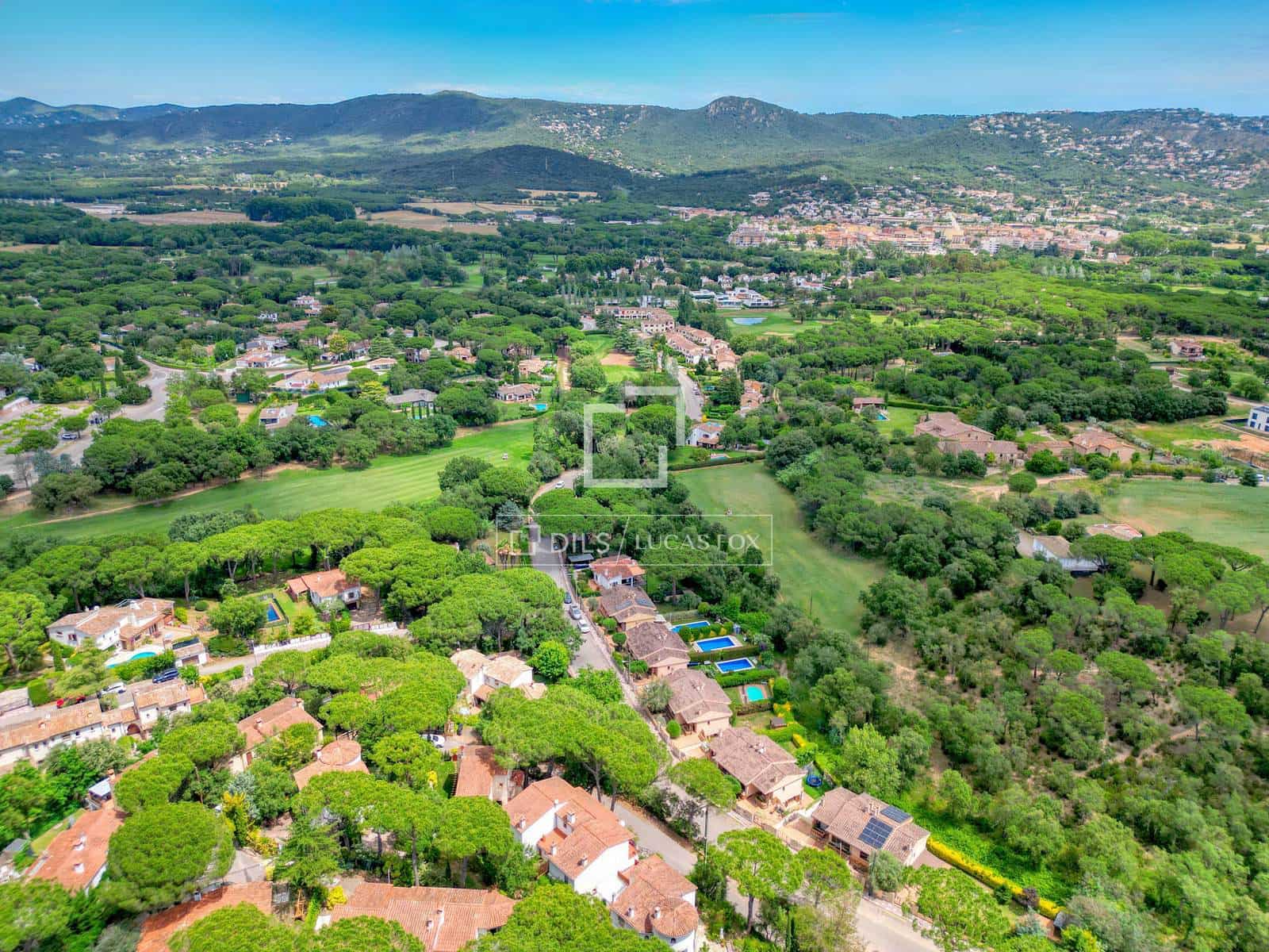 4 bedroom Villa for sale in Santa Cristina d'Aro with garage - € 395,000 (Ref: 9921143)