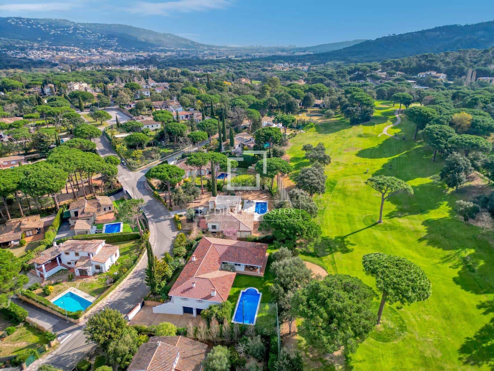 4 slaapkamer Villa te koop in Santa Cristina d'Aro met zwembad garage - € 1.350.000 (Ref: 9921144)