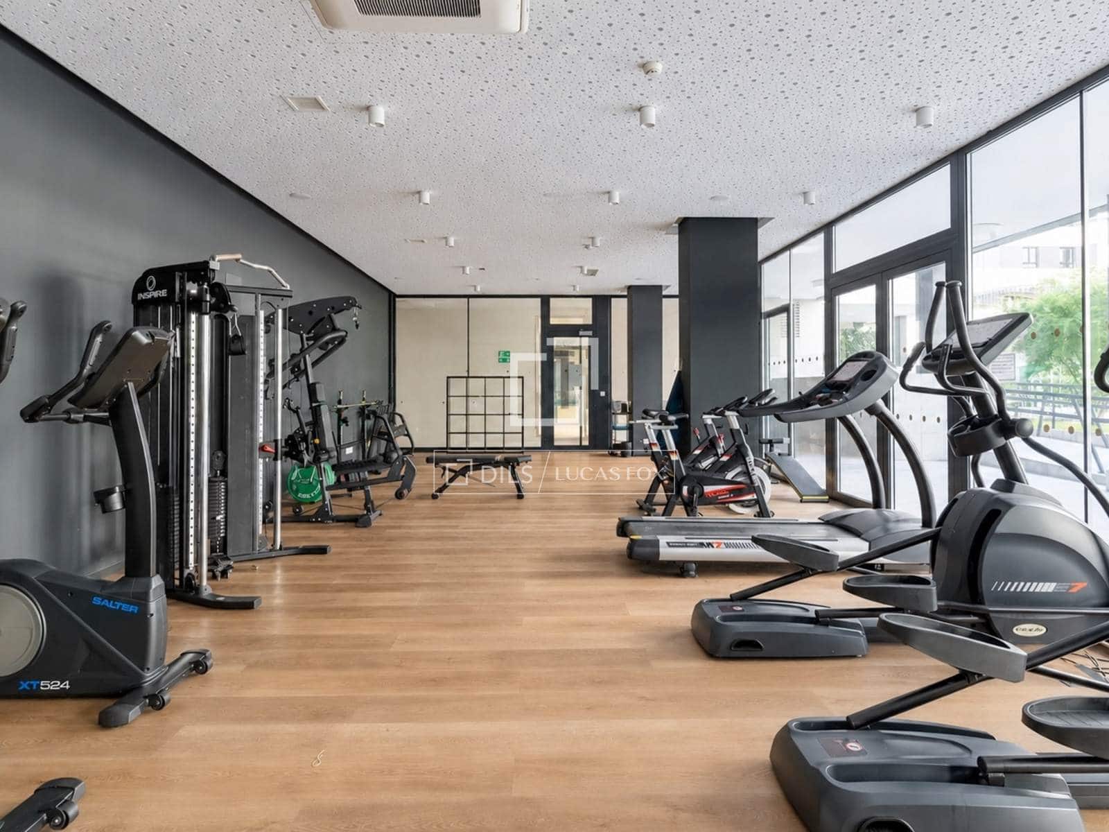 Apartamento de 3 habitaciones en Madrid ciudad en venta con piscina garaje - 1.900.000 € (Ref: 9921368)