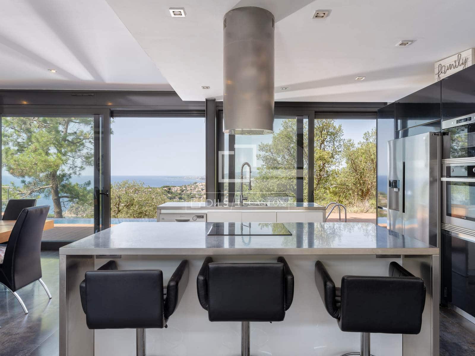 4 bedroom Villa for sale in Lloret de Mar with pool garage - € 1,200,000 (Ref: 9921369)