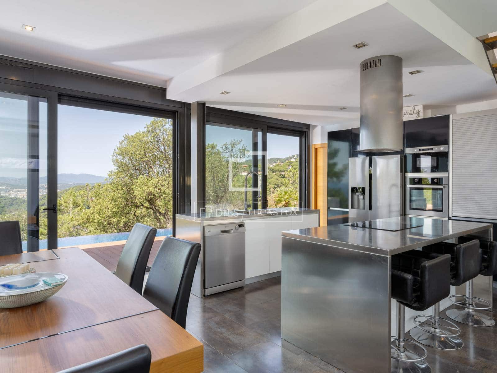 4 bedroom Villa for sale in Lloret de Mar with pool garage - € 1,200,000 (Ref: 9921369)