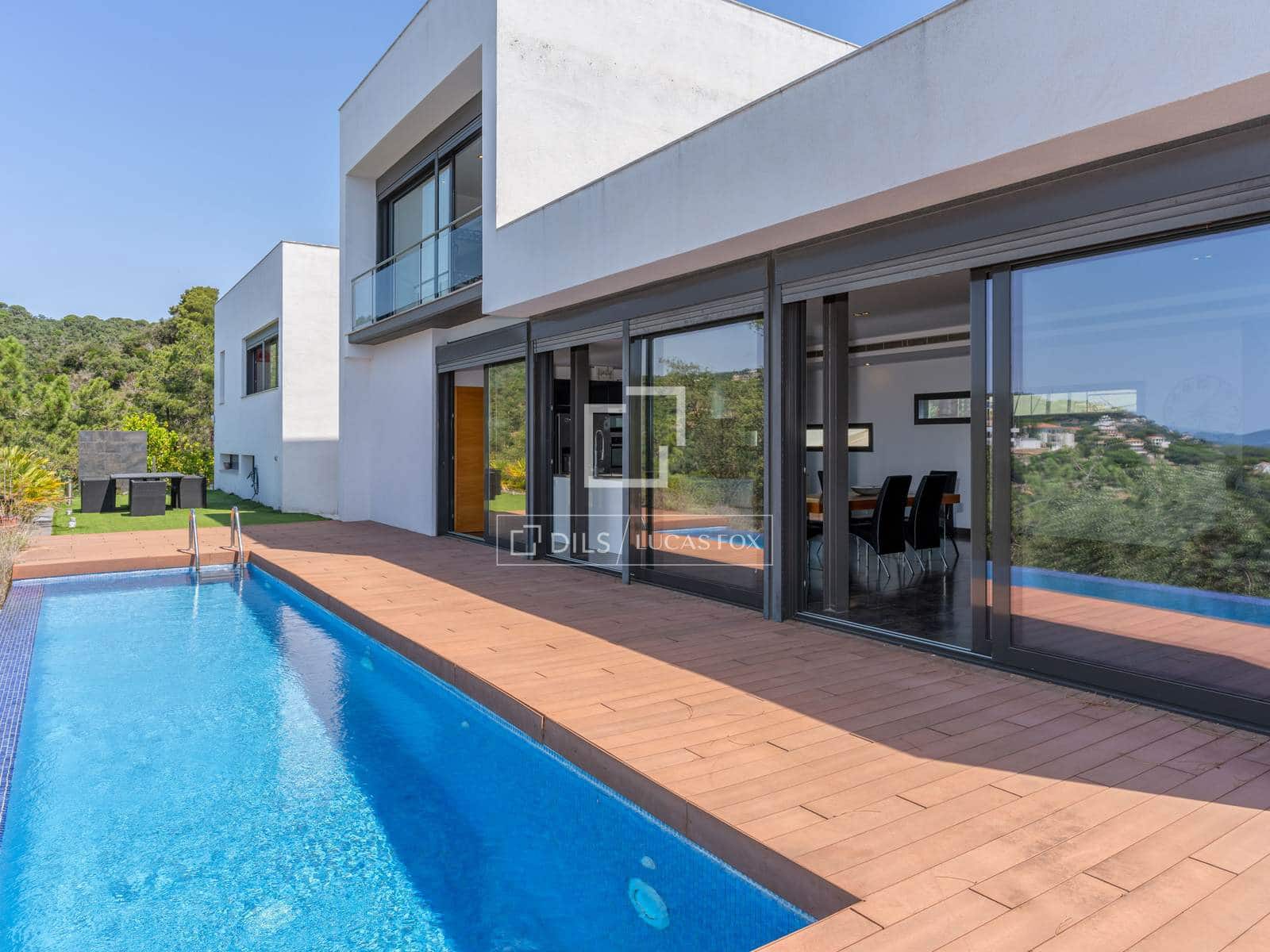 4 bedroom Villa for sale in Lloret de Mar with pool garage - € 1,200,000 (Ref: 9921369)
