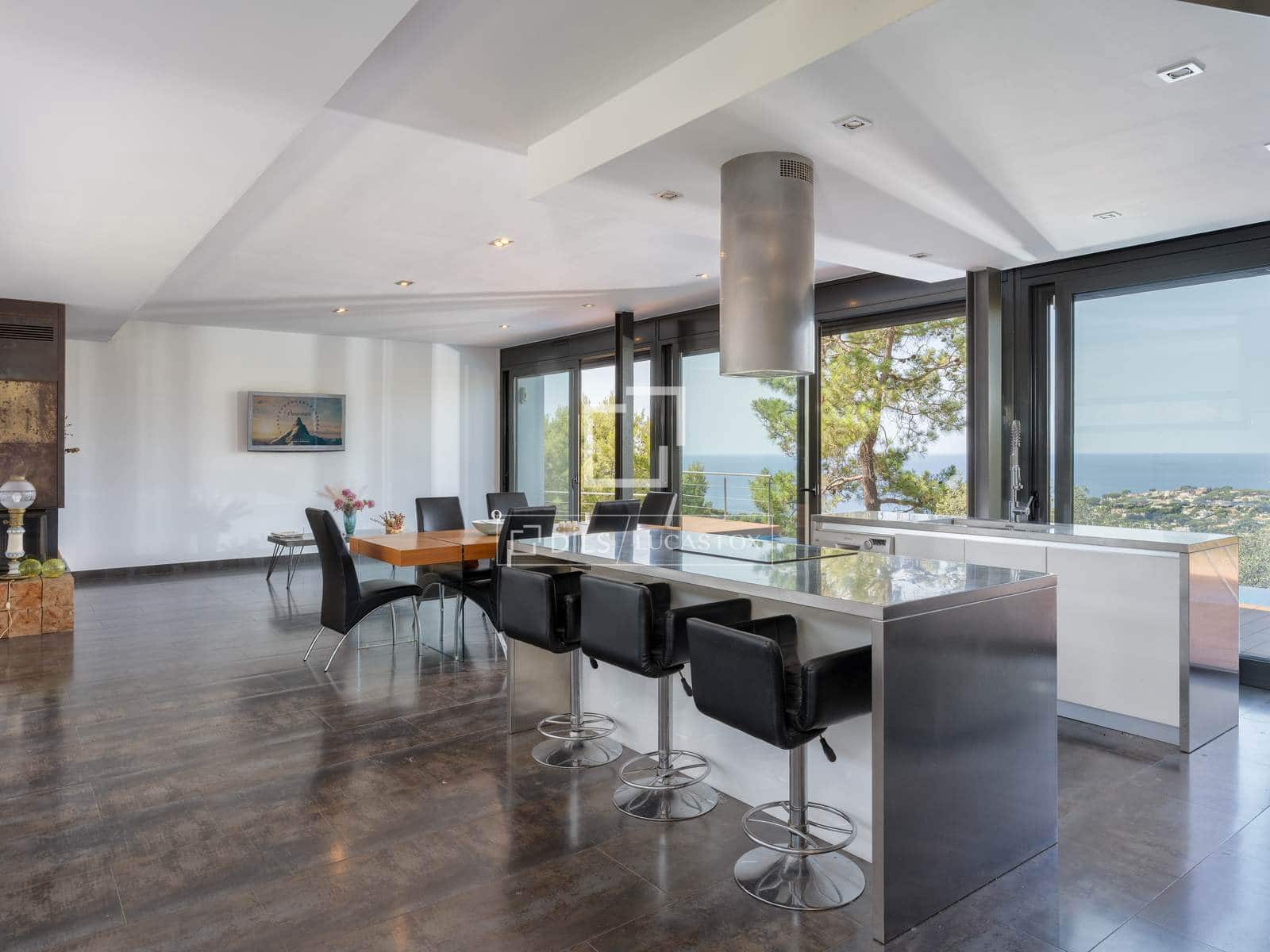4 bedroom Villa for sale in Lloret de Mar with pool garage - € 1,200,000 (Ref: 9921369)