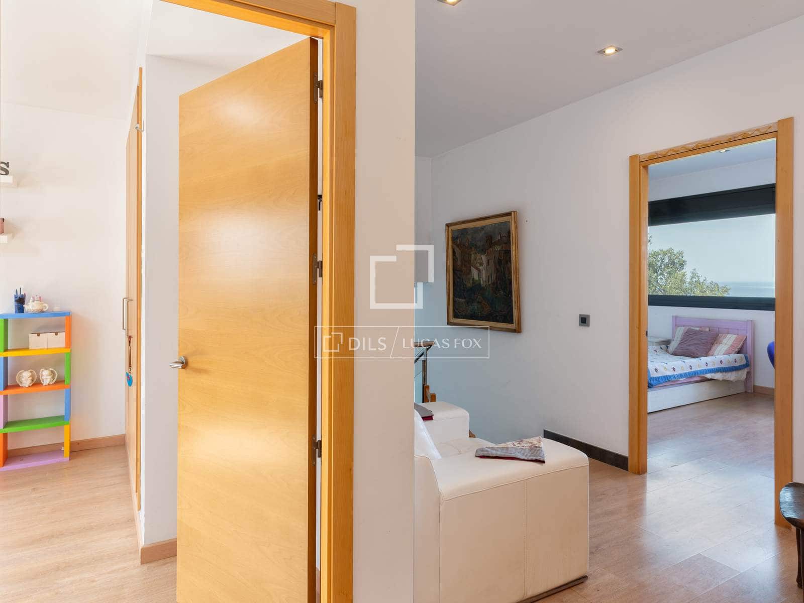 4 bedroom Villa for sale in Lloret de Mar with pool garage - € 1,200,000 (Ref: 9921369)