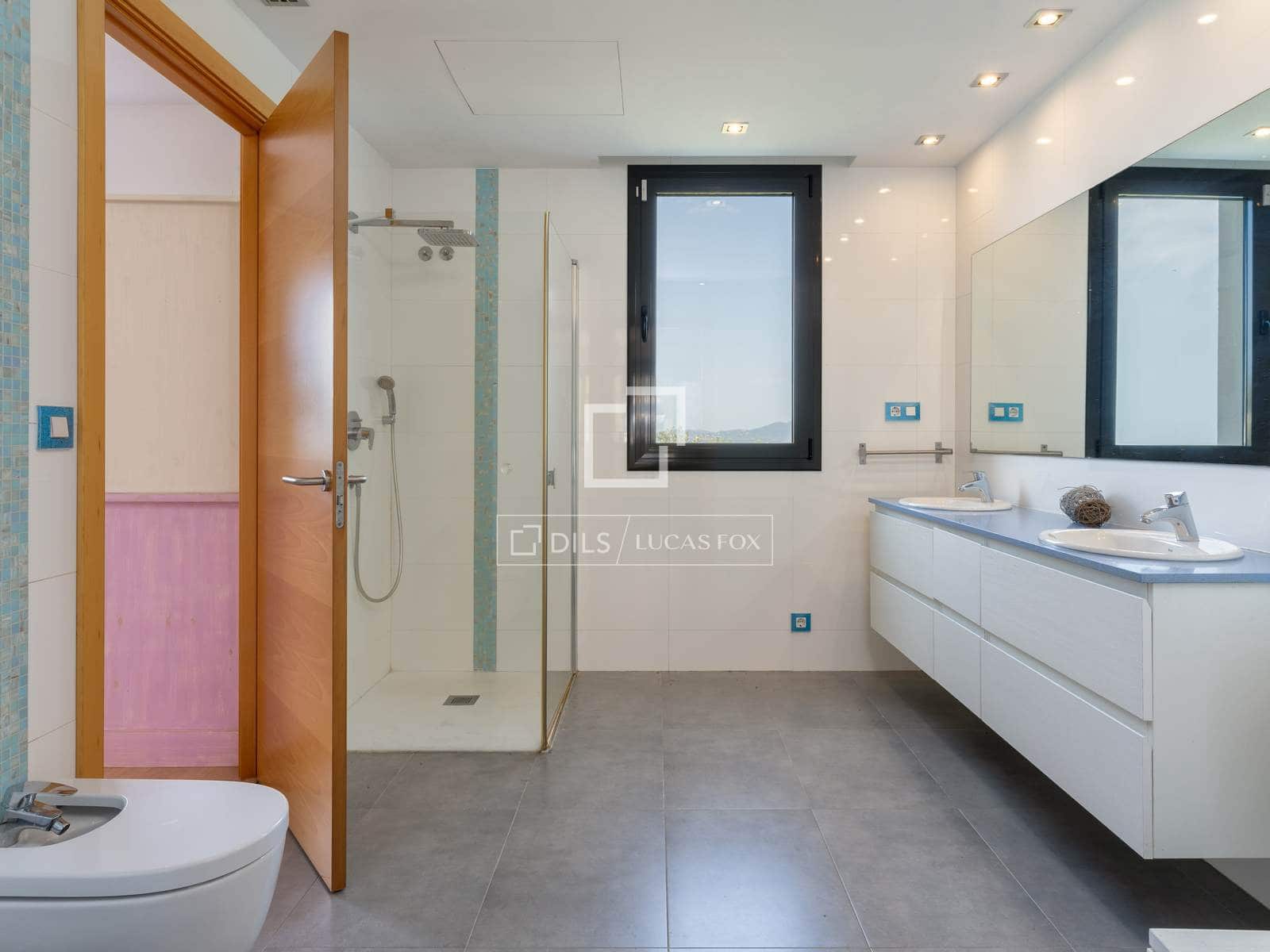 4 bedroom Villa for sale in Lloret de Mar with pool garage - € 1,200,000 (Ref: 9921369)