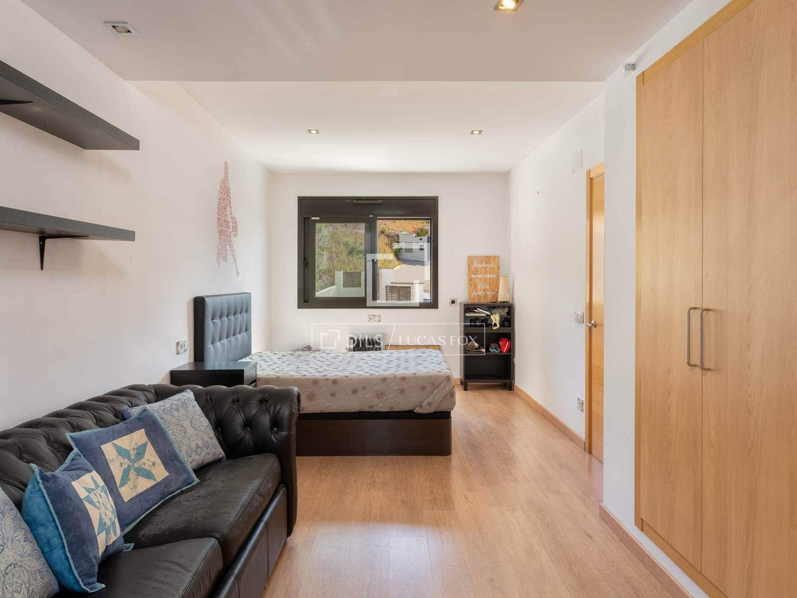 4 bedroom Villa for sale in Lloret de Mar with pool garage - € 1,200,000 (Ref: 9921369)