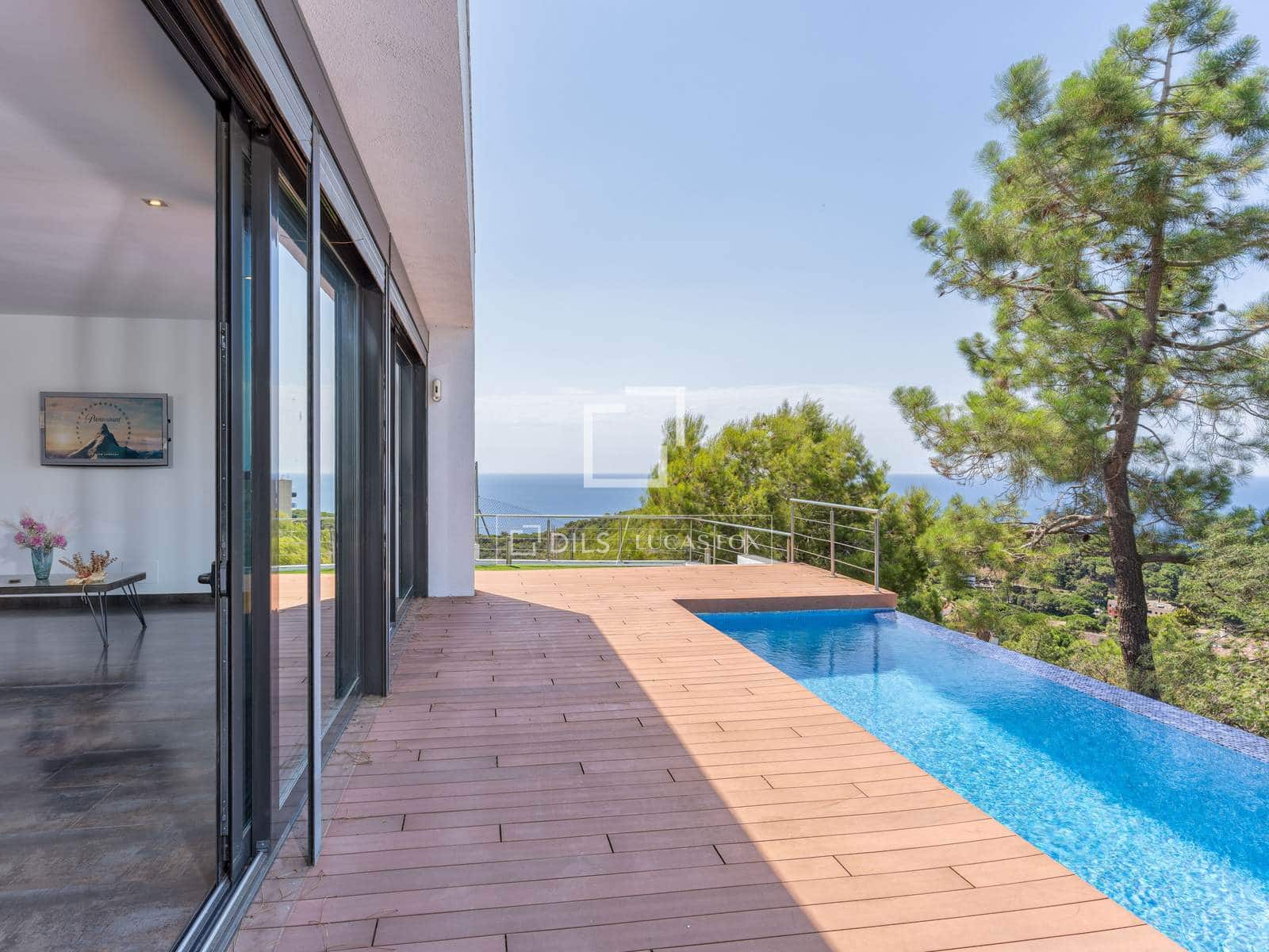 4 bedroom Villa for sale in Lloret de Mar with pool garage - € 1,200,000 (Ref: 9921369)