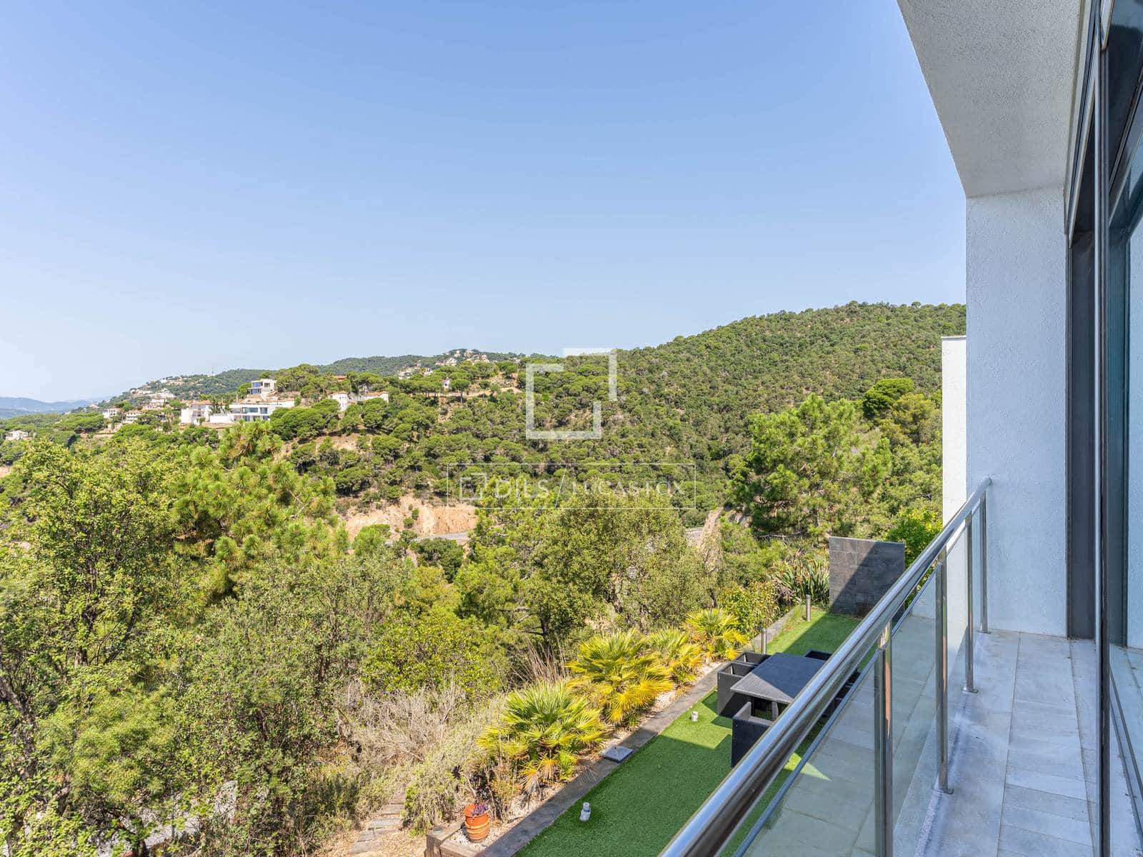 4 bedroom Villa for sale in Lloret de Mar with pool garage - € 1,200,000 (Ref: 9921369)