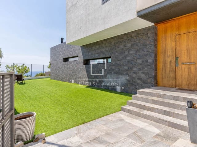 4 soveværelse Villa til salg i Lloret de Mar med swimmingpool garage - € 1.200.000 (Ref: 9921369)