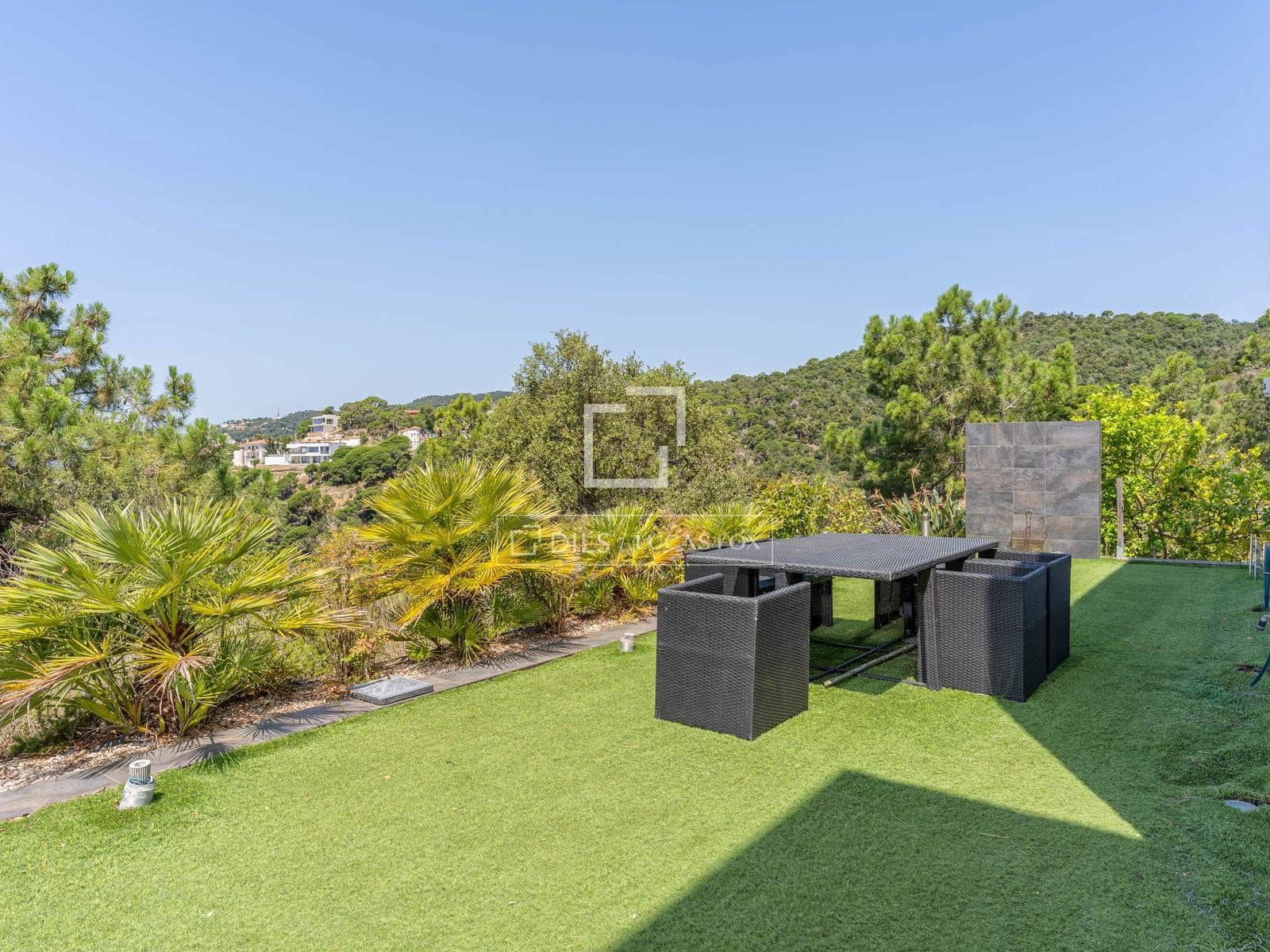 4 bedroom Villa for sale in Lloret de Mar with pool garage - € 1,200,000 (Ref: 9921369)