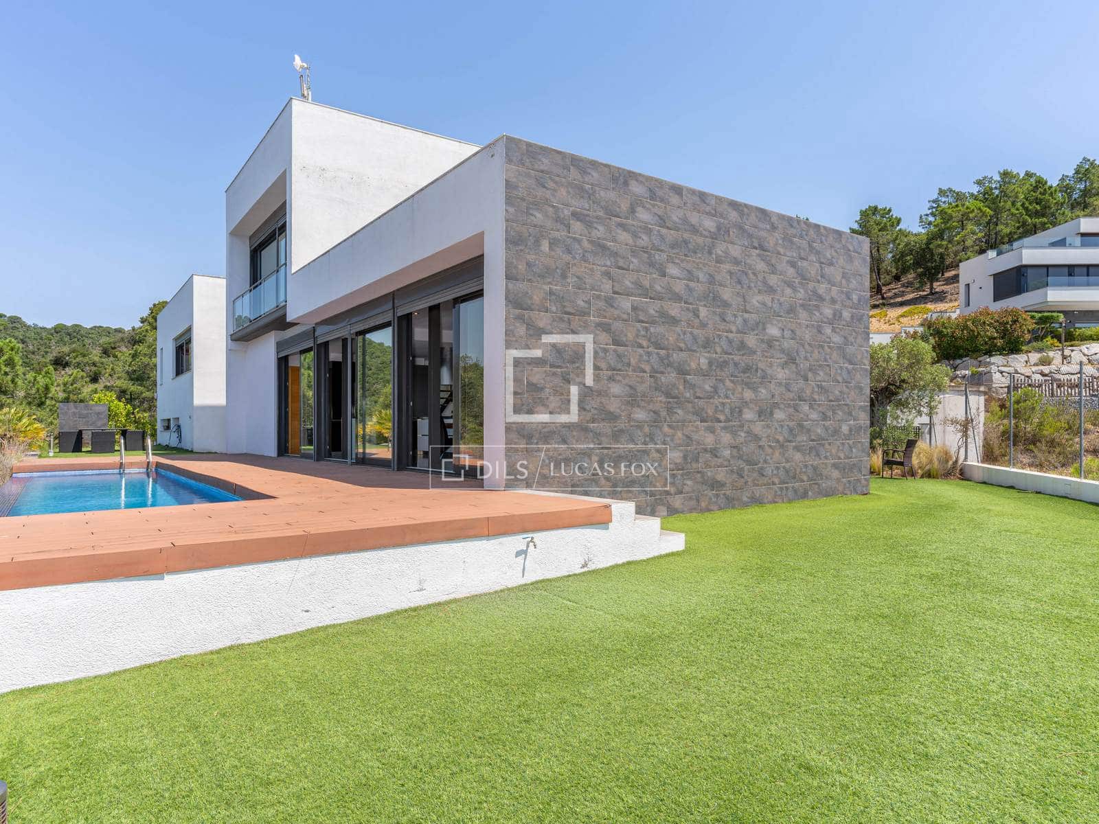 4 bedroom Villa for sale in Lloret de Mar with pool garage - € 1,200,000 (Ref: 9921369)