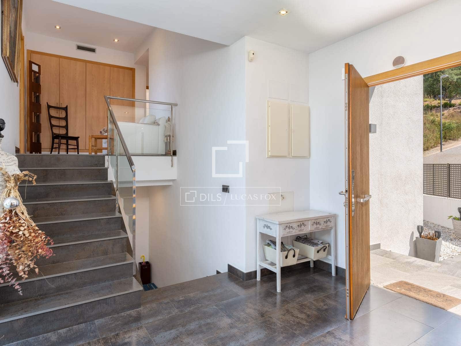 4 bedroom Villa for sale in Lloret de Mar with pool garage - € 1,200,000 (Ref: 9921369)