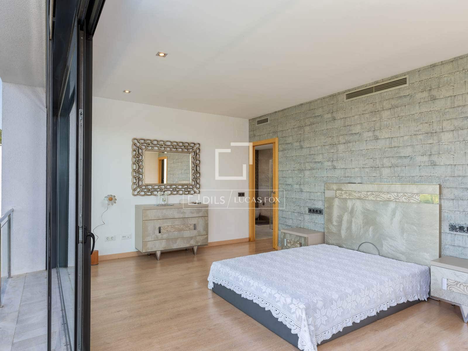 4 bedroom Villa for sale in Lloret de Mar with pool garage - € 1,200,000 (Ref: 9921369)