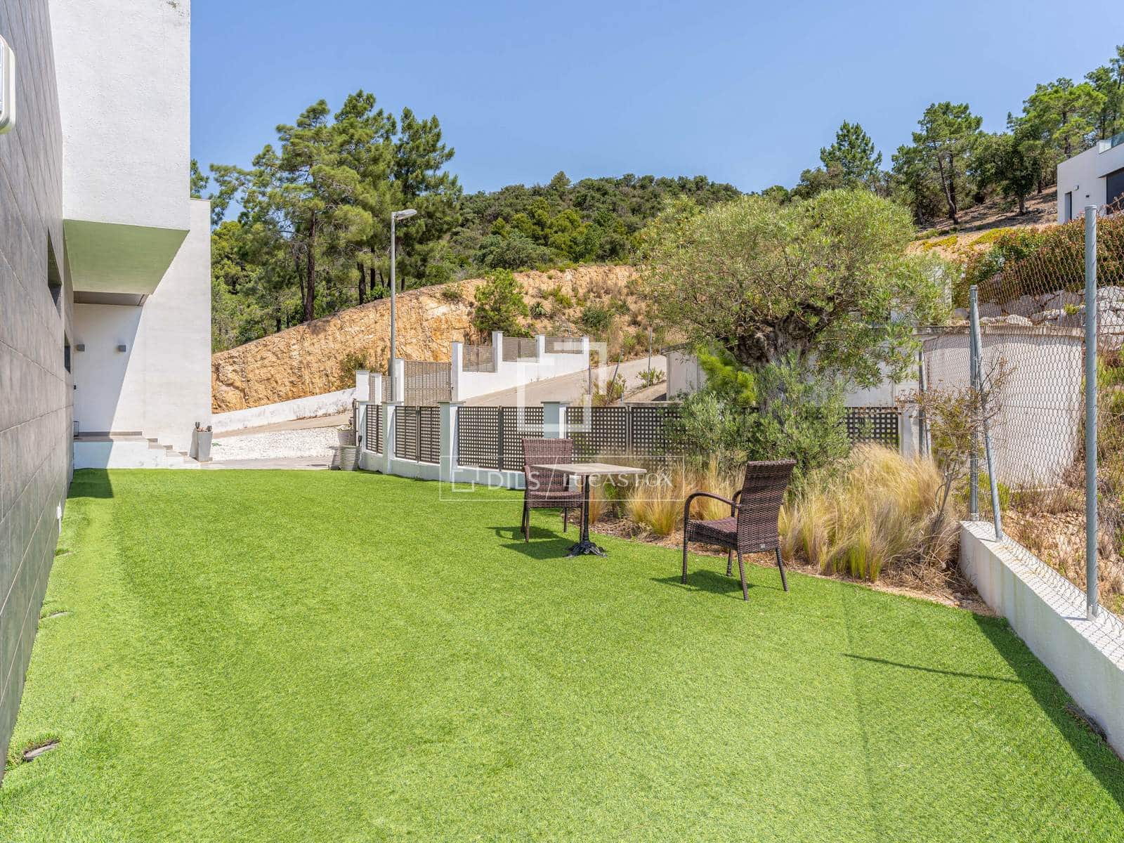 4 bedroom Villa for sale in Lloret de Mar with pool garage - € 1,200,000 (Ref: 9921369)