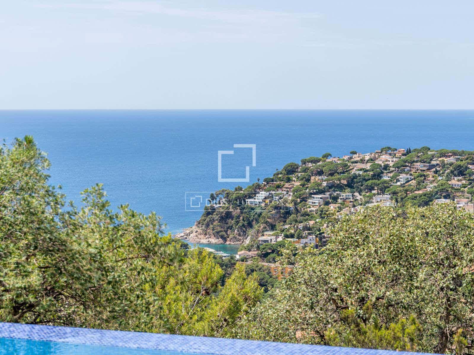 4 bedroom Villa for sale in Lloret de Mar with pool garage - € 1,200,000 (Ref: 9921369)