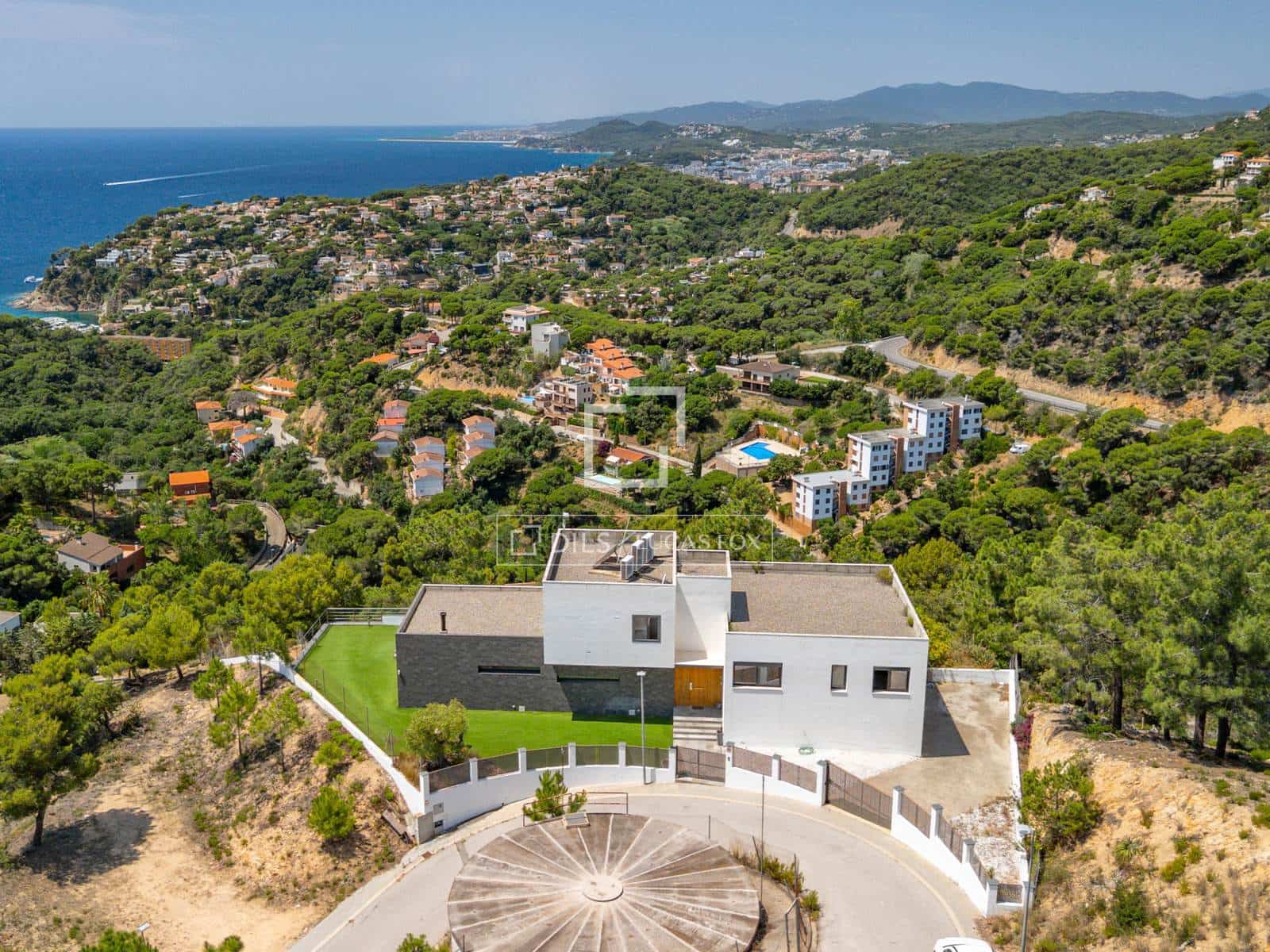 4 bedroom Villa for sale in Lloret de Mar with pool garage - € 1,200,000 (Ref: 9921369)