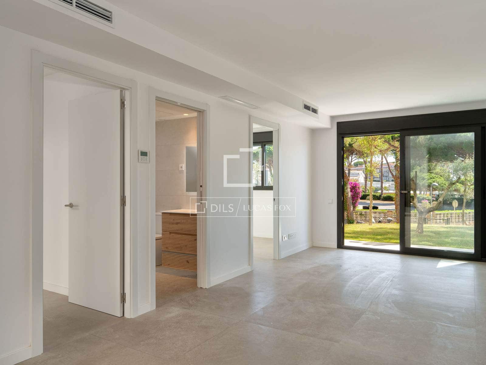 2 bedroom Apartment for sale in Palamos with pool garage - € 690,000 (Ref: 9921376)