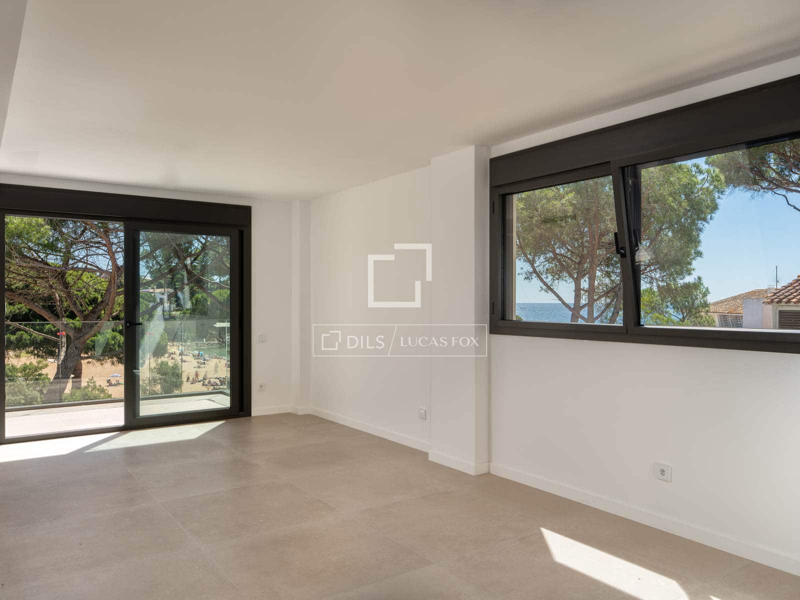 2 slaapkamer Appartement te koop in Palamos met zwembad garage - € 650.000 (Ref: 9921378)